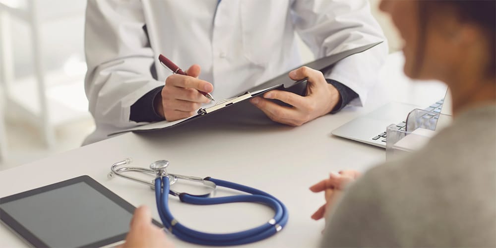 A cardiologist meeting with a patient